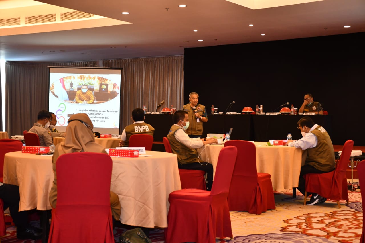 Tiga pakar corona nasional siap membantu penanganan Covid 19 di Sulsel. (Int)