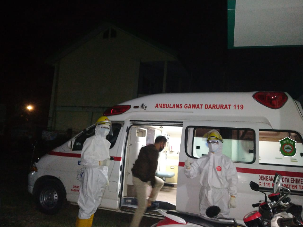 Pasien Covid 19 bersiap diantar ke salah satu hotel tempat karantina atau wisata Covid di Makassar beberapa waktu lalu. (Ist) Pasien Covid 19 bersiap diantar ke salah satu hotel tempat karantina atau wisata Covid di Makassar beberapa waktu lalu. (Ist)