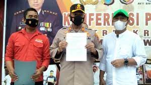 Usai menjadi tersangka, MH, oknum Satpol di Gowa yang menganiaya pemilik cafe kini dicopot dari jabatannya sebagai Sekdis Satpol PP Gowa. (Int)