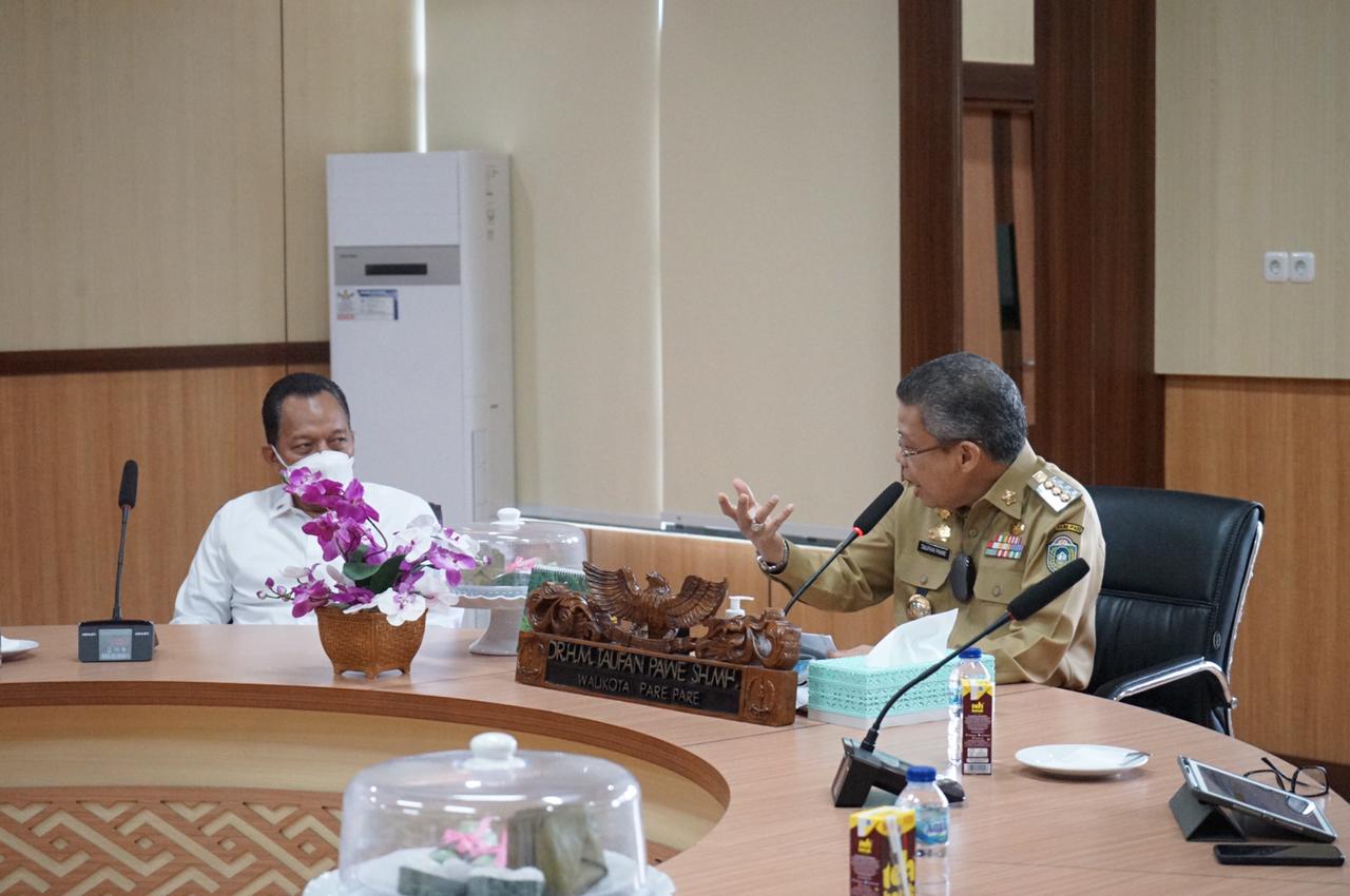 Waikota Parepare berbincang bersama Kepala BIN Sulsel di Balaikota Parepare, Selasa 15 Juni 2021. (Ist)