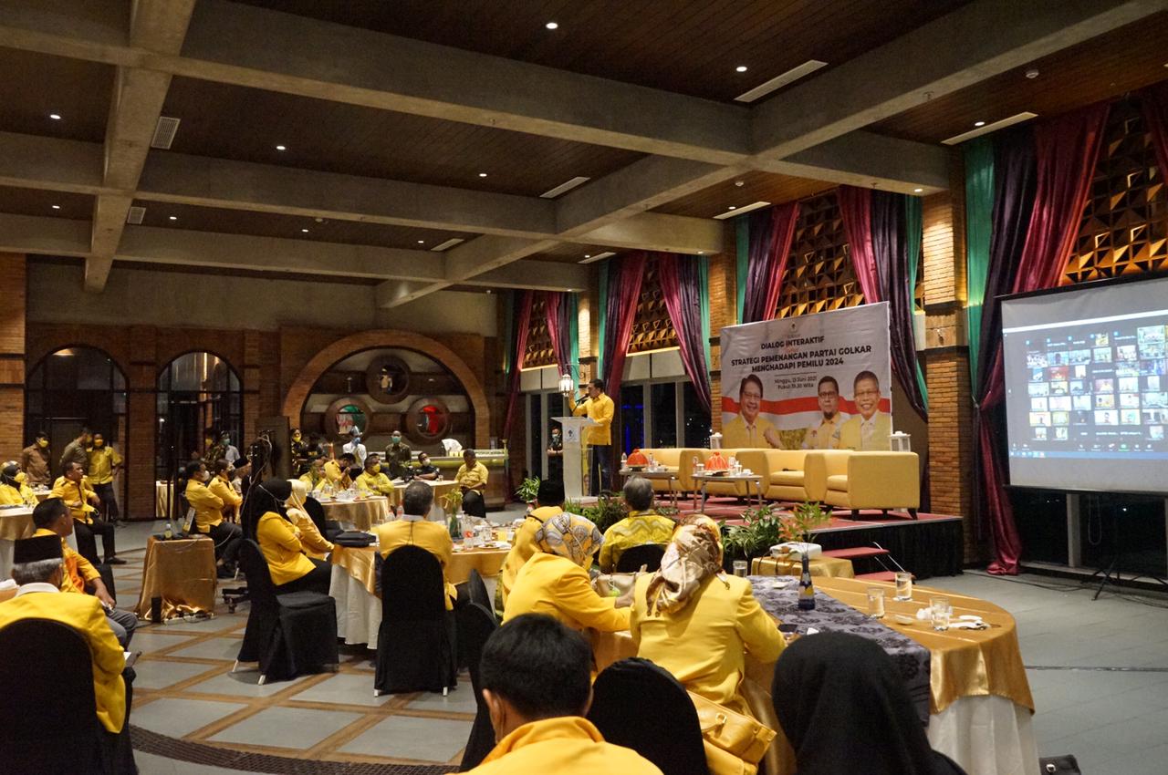 Waketum Partai Golkar Ahmad Doli Kurnia saat berbicara di depan pengurus Golkar Sulsel, anggota fraksi, dan kader di Hotel Novotel, Minggu 13 Juni 2021. (Ist)