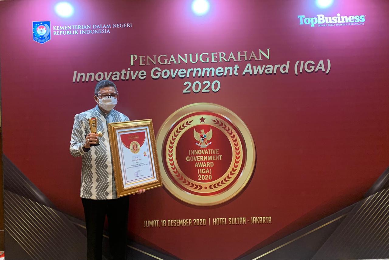 Walikota Parepare Dr H Taufan Pawe menerima penghargaan Kota Sangat Inovatif dari Kemendagri, Kamis 17 Desember 2020 malam. (Ist)