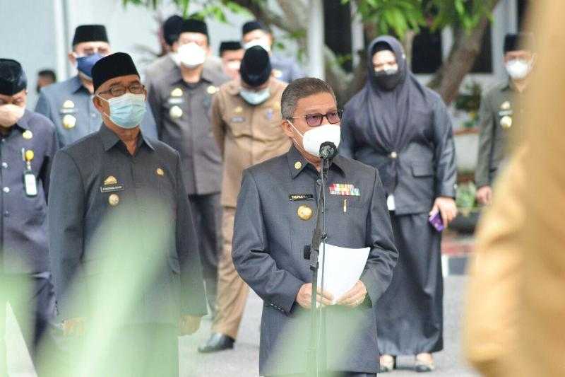 Walikota Parepare Taufan Pawe saat membuka pasar murah yang digelar menjelang Idul Adha, Selasa 13 Juli 2021. (Int)