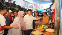 Penjabat Gubernur Sulsel Prof Zudan Arif Fakrulloh didampingi Penjabat Ketua Tim Penggerak PKK Ninuk Triyanti Zudan, melakukan kunjungan ke Pasar Pannampu, Makassar, Minggu, 22 September 2024. (Ist)
