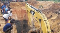 Momentum evakuasi 11 pekerja tambang yang tertimbun longsoran tanah di Muara Enim, Sumatera Selatan, Rabu 21 Oktober 2020. (Int)