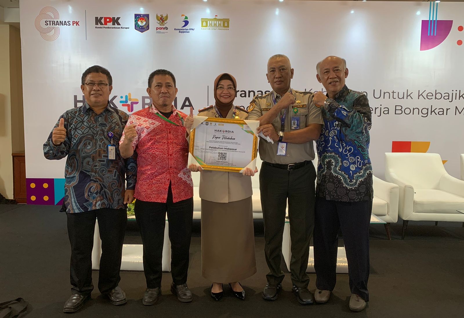 pelabuhan makassar raih rapor hijau stranas PK