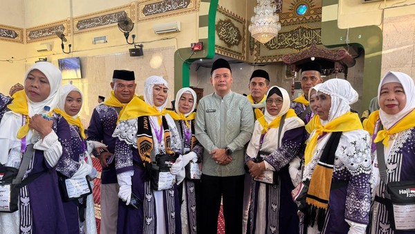 pelepasan-jemaah-calon-haji-asal-takalar-dokumen-istimewa-1747380731754_169